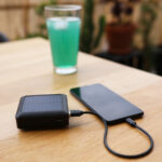 mini-batterie-externe-solaire-pratique.jpg